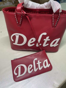 Delta tote with wristlet bundle