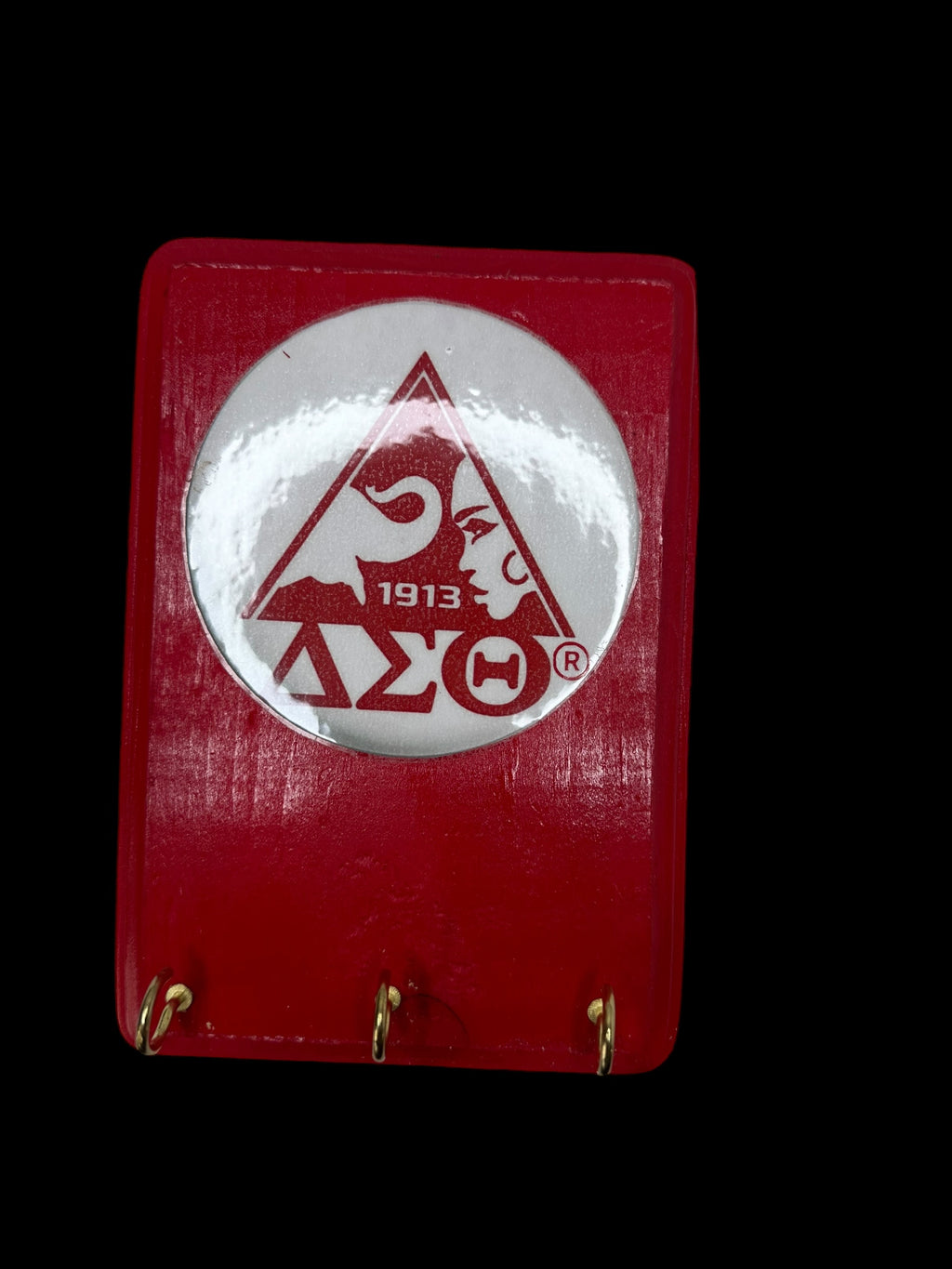 Delta key holder with hooks