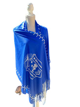 Load image into Gallery viewer, Oversized Life member Zeta shawl