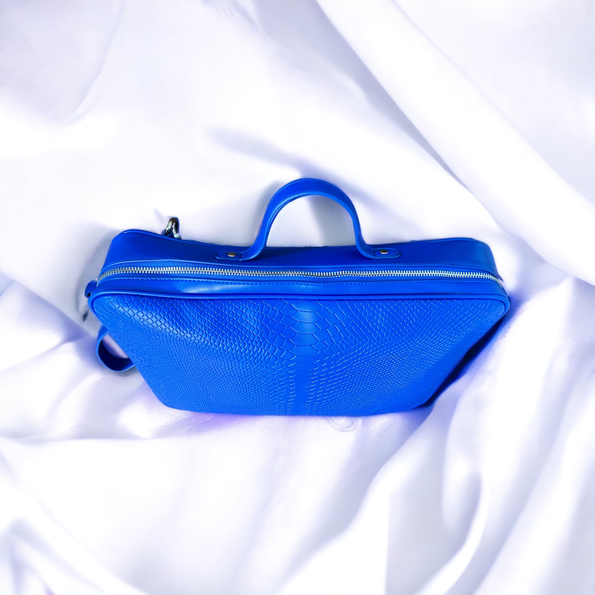 Briefcase/backpack multifunctional