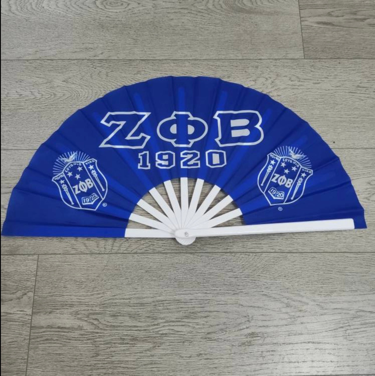 Zeta hand fan