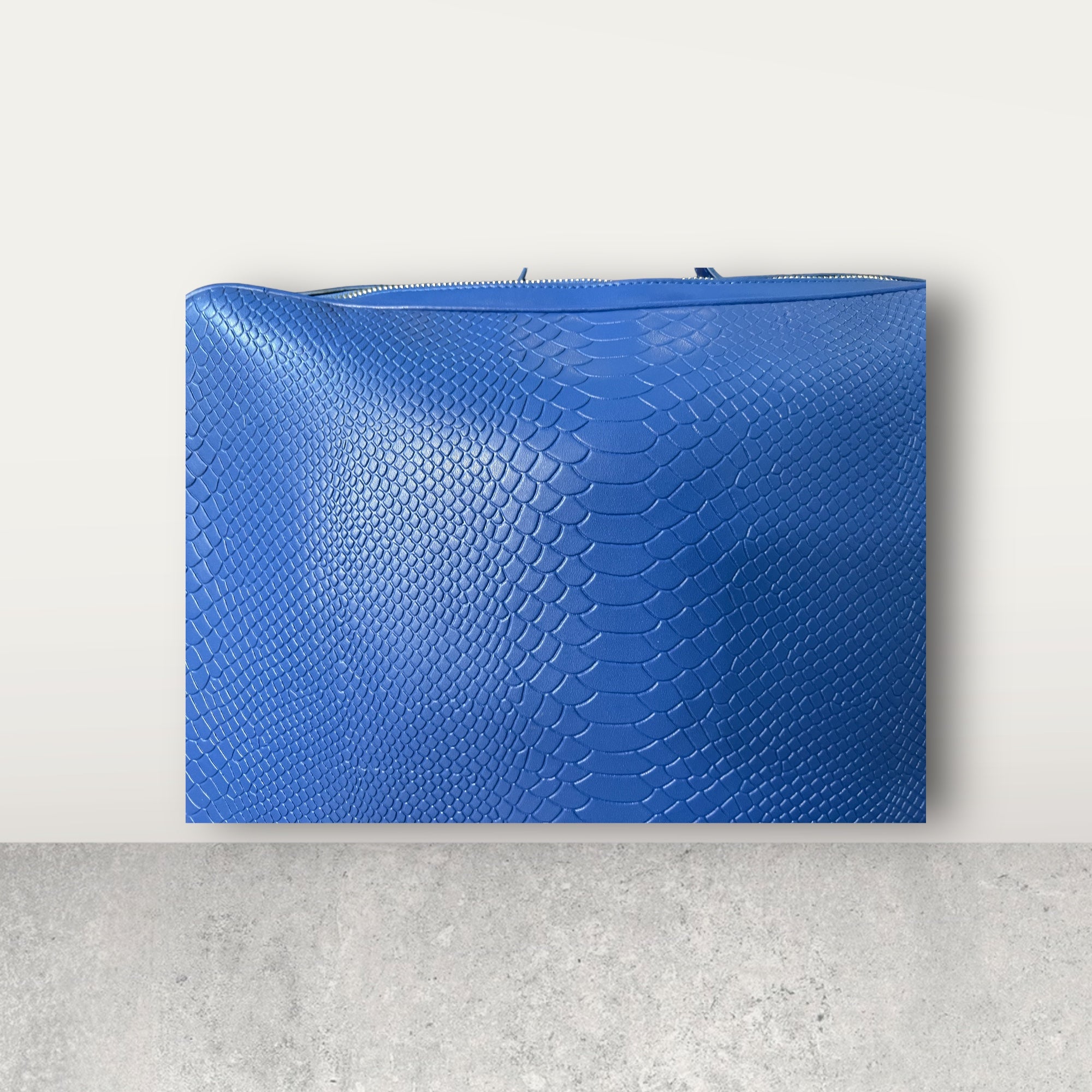 Briefcase/backpack multifunctional