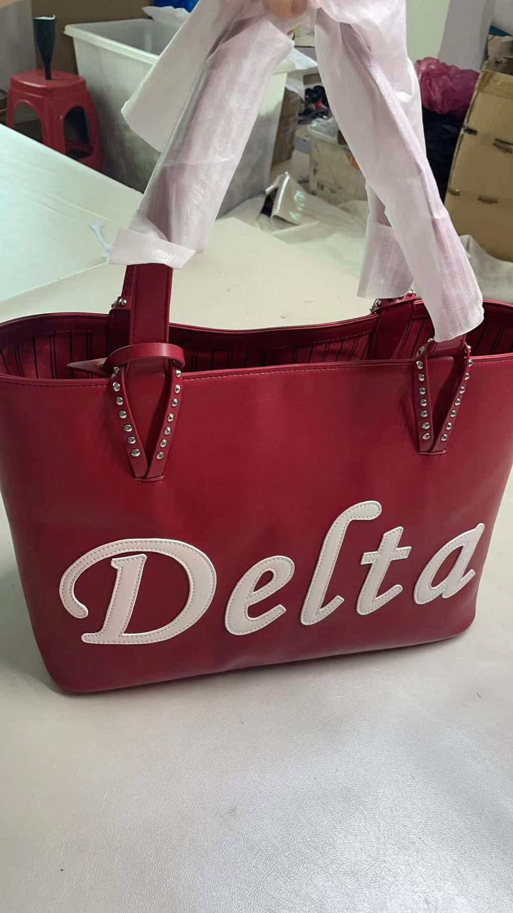 Delta tote with wristlet bundle