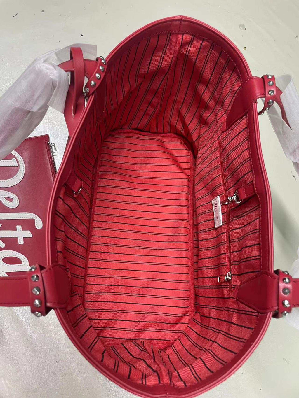 Delta tote with wristlet bundle