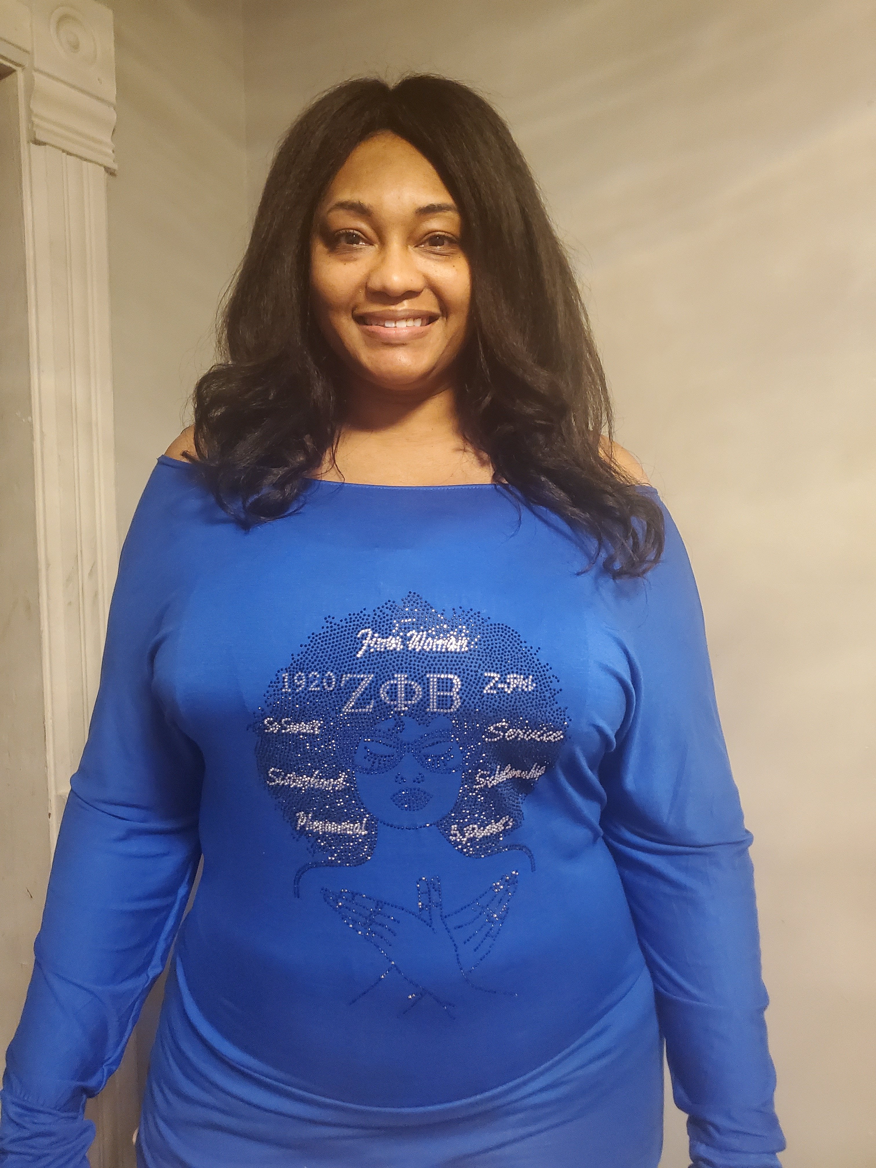 Off the shoulder afro Zeta woman