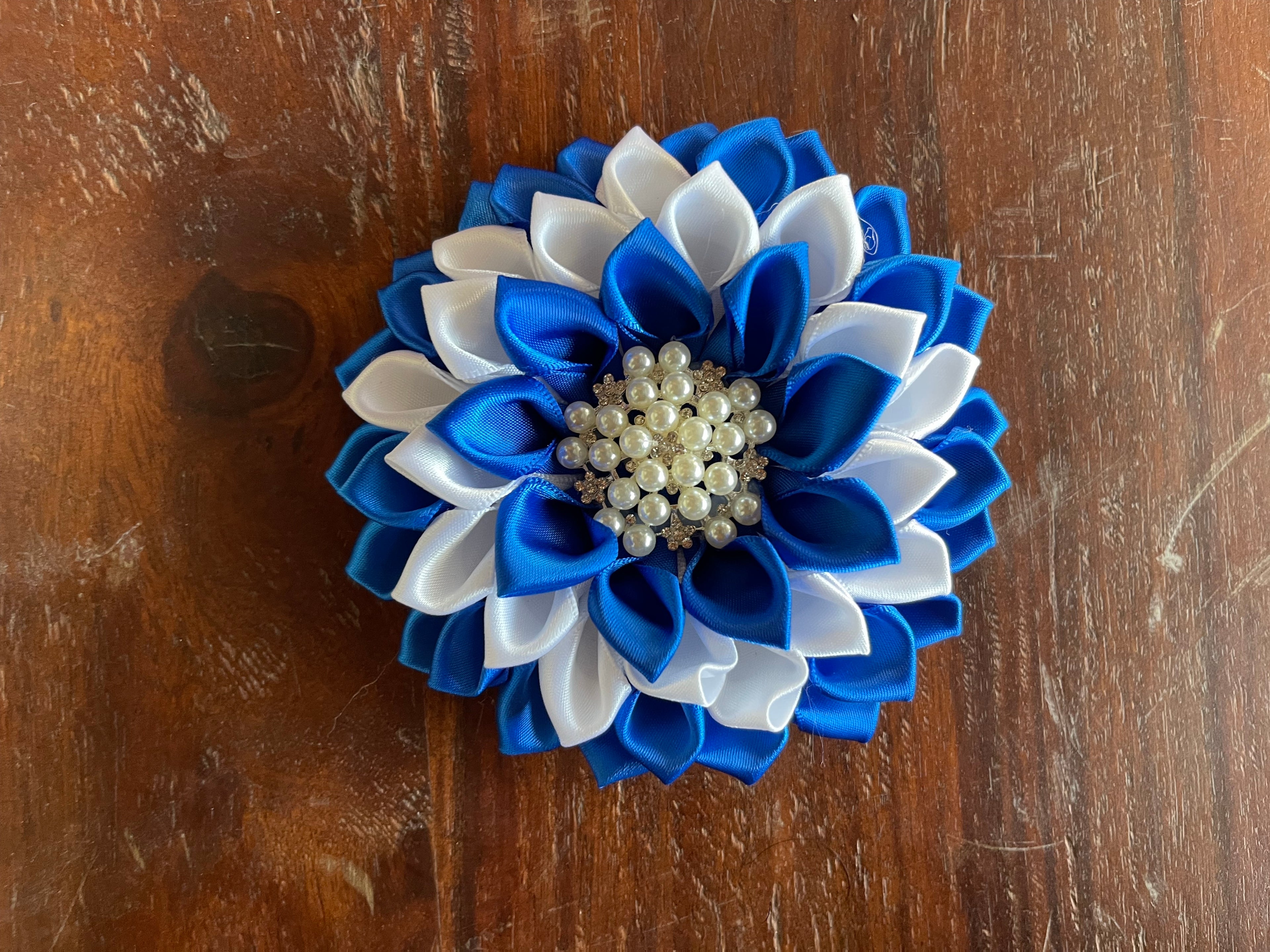 Flower pin