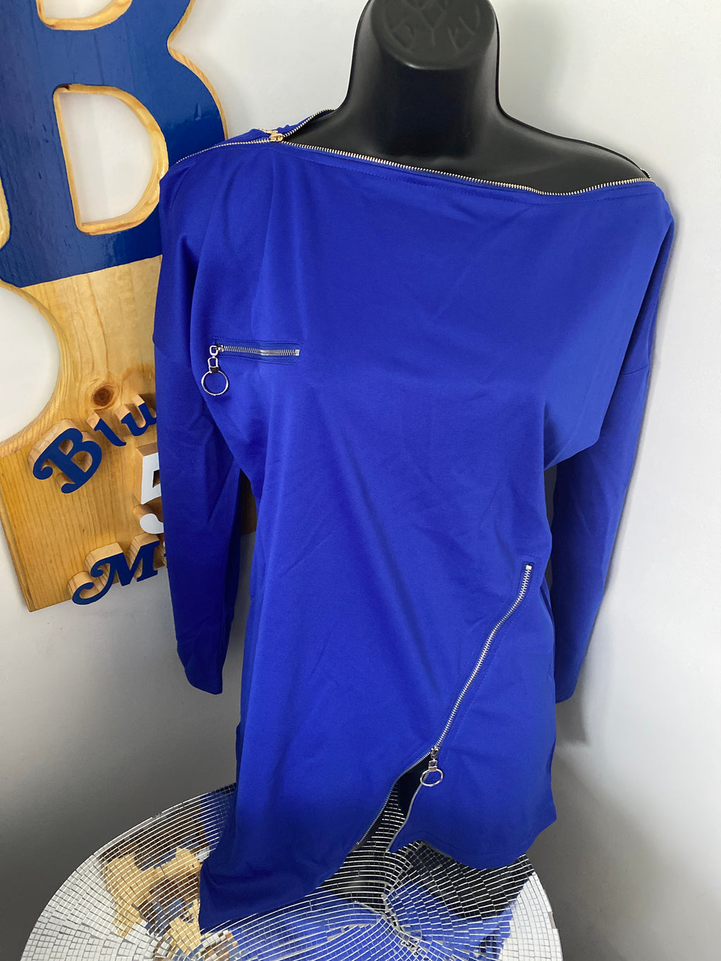 Asymmetrical zipper shirt