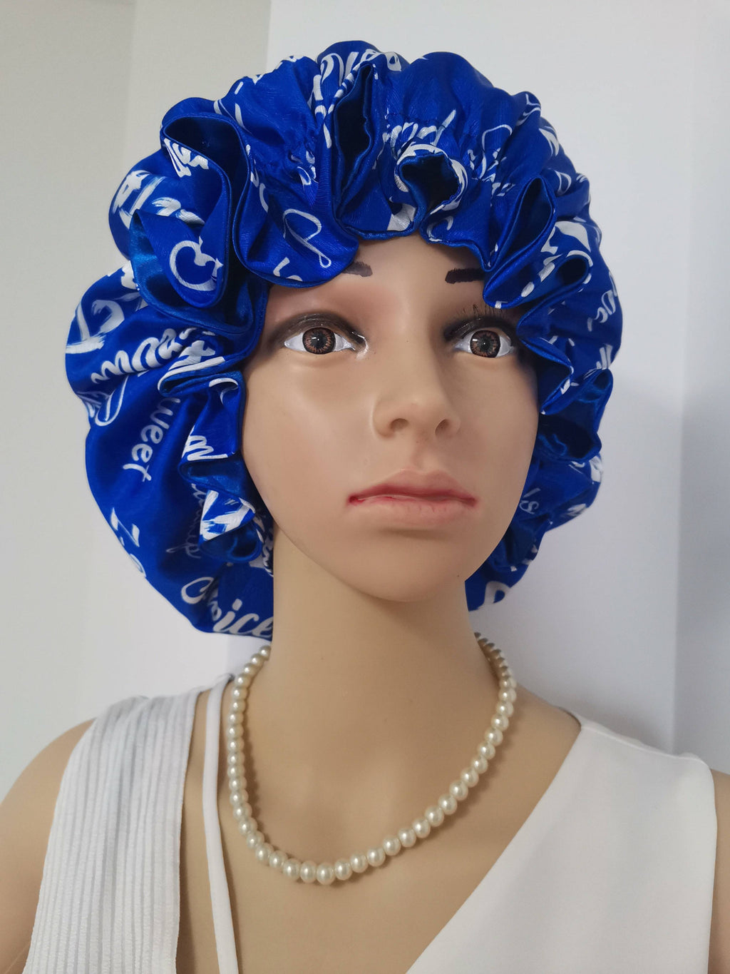 Reversible word art bonnet