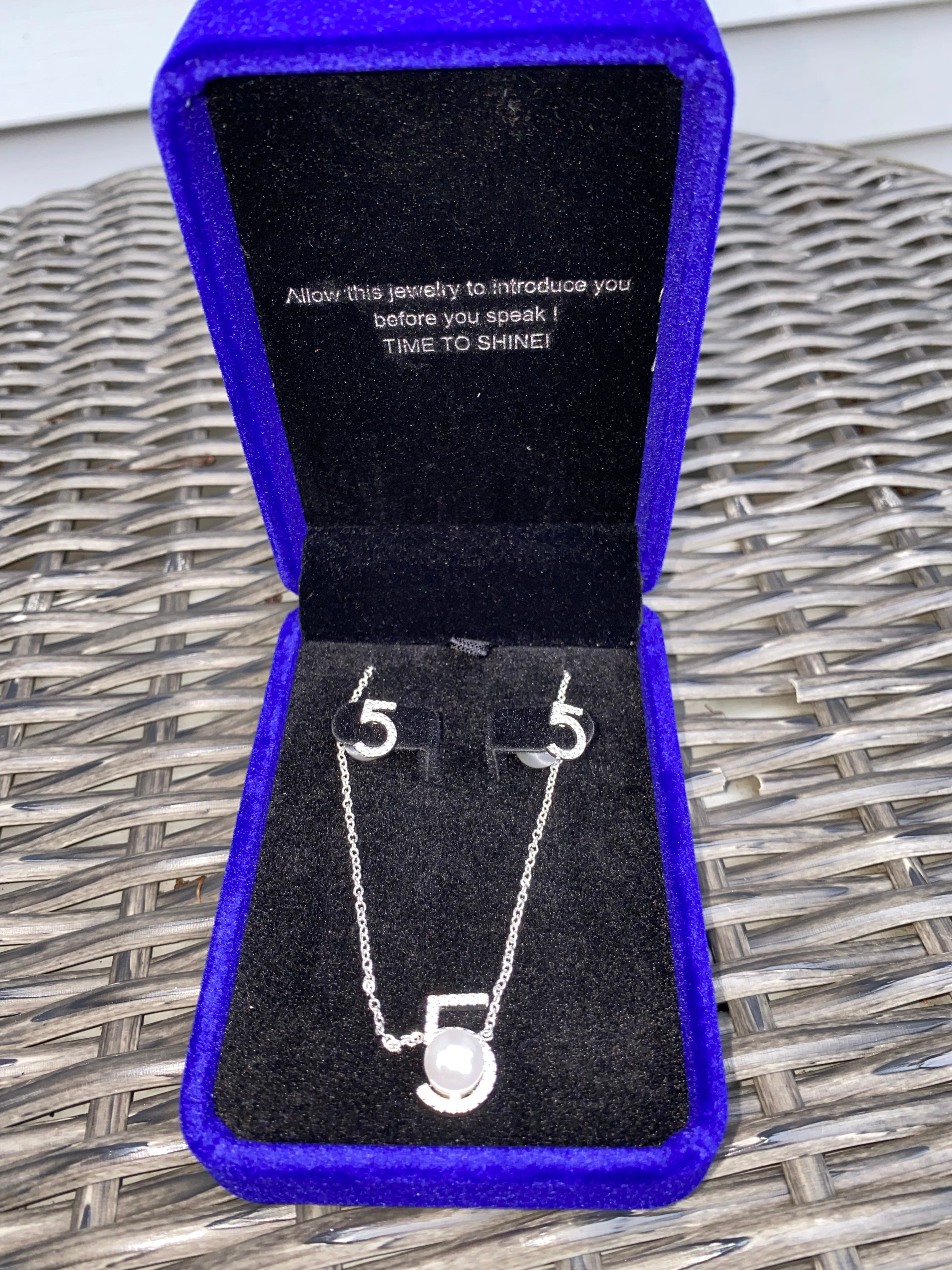 5 earring/necklace set