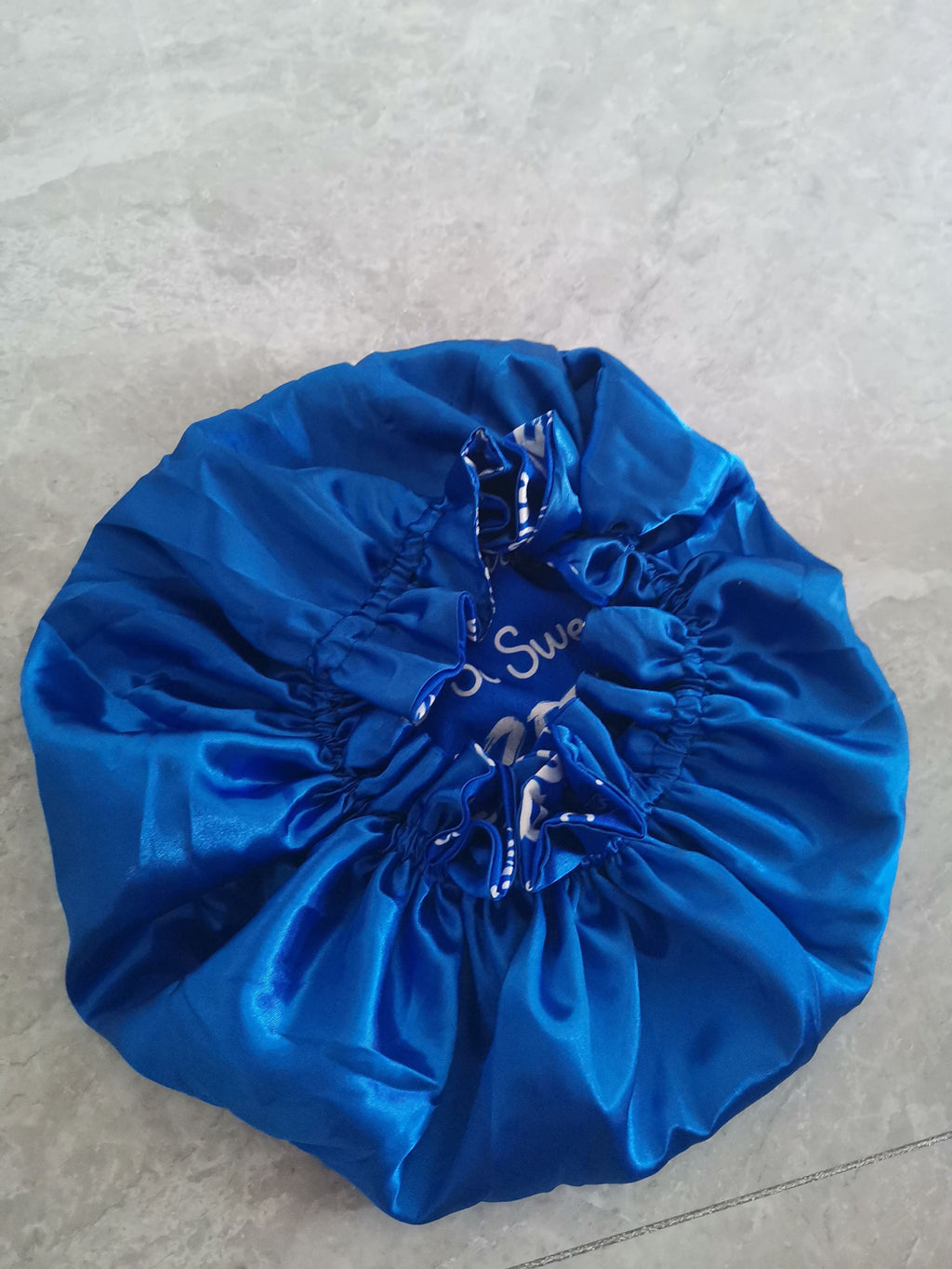 Reversible word art bonnet