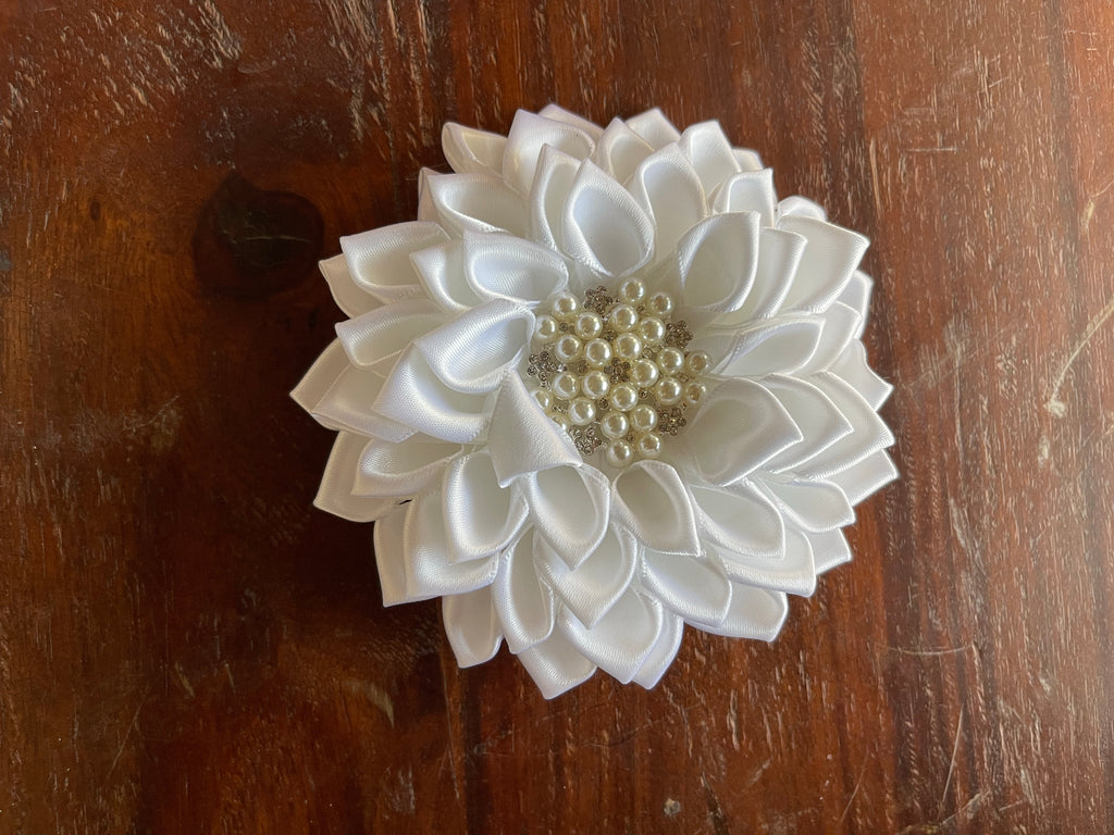Flower pin