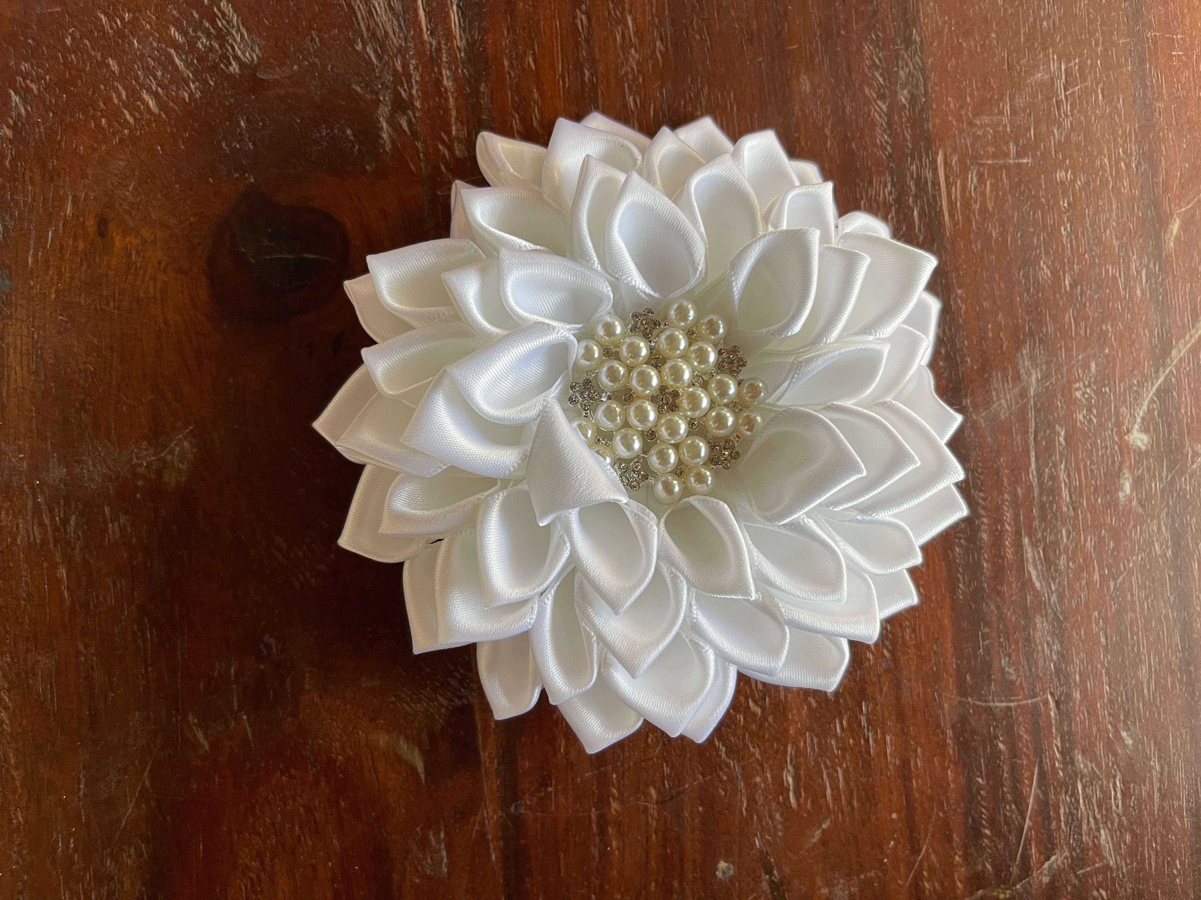 Flower pin