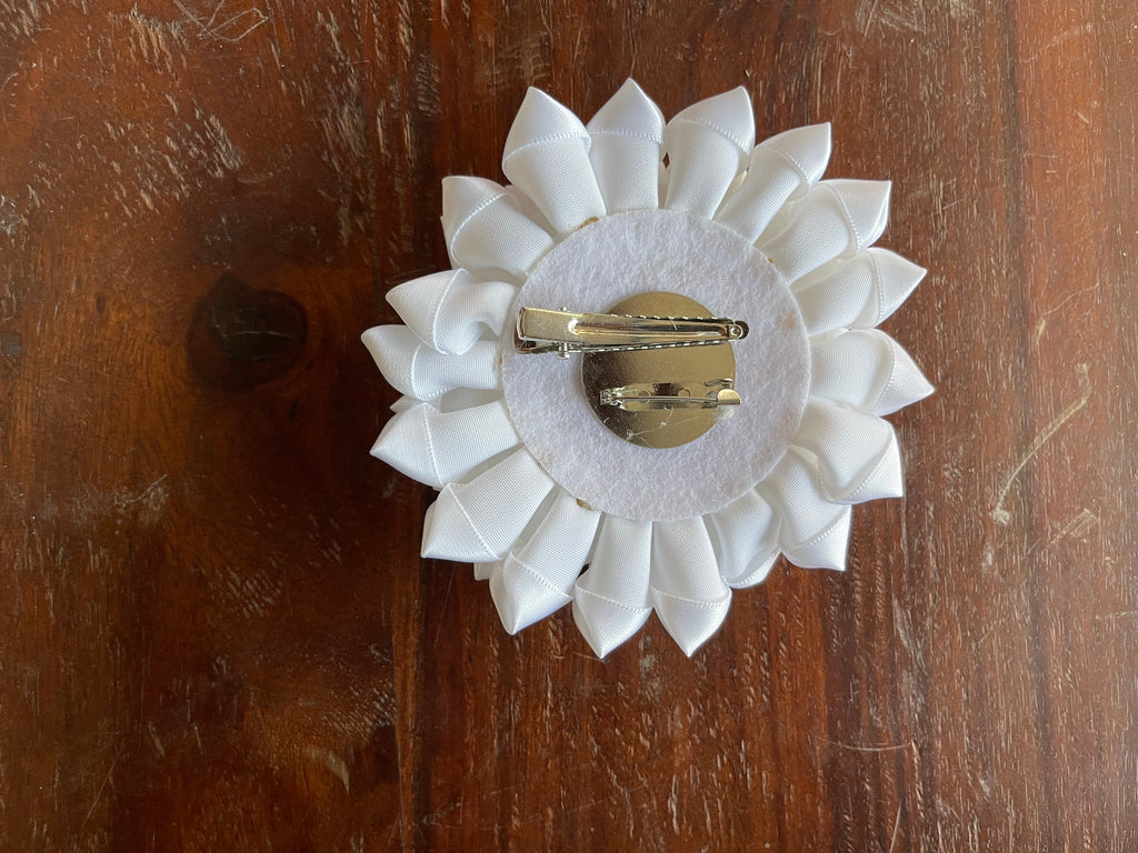 Flower pin