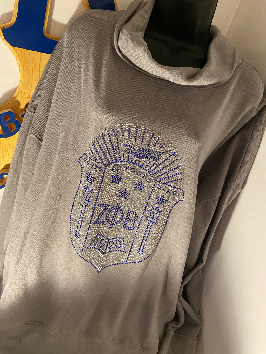 2XL Cowl neck sweatshirt with pockets